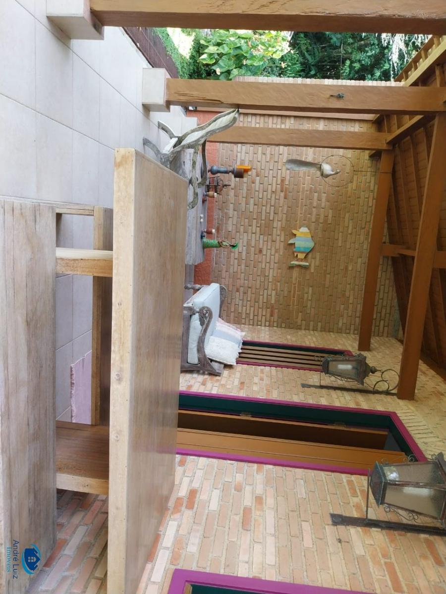 Ampla residência para quem busca conforto, privacidade e qua