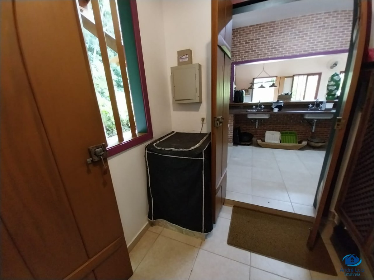 Ampla residência para quem busca conforto, privacidade e qua