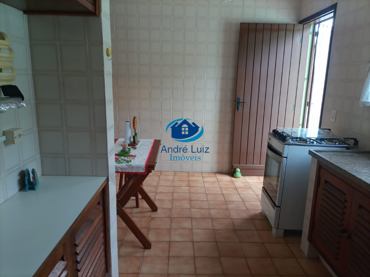 Casa à venda no bairro do perequê-mirim