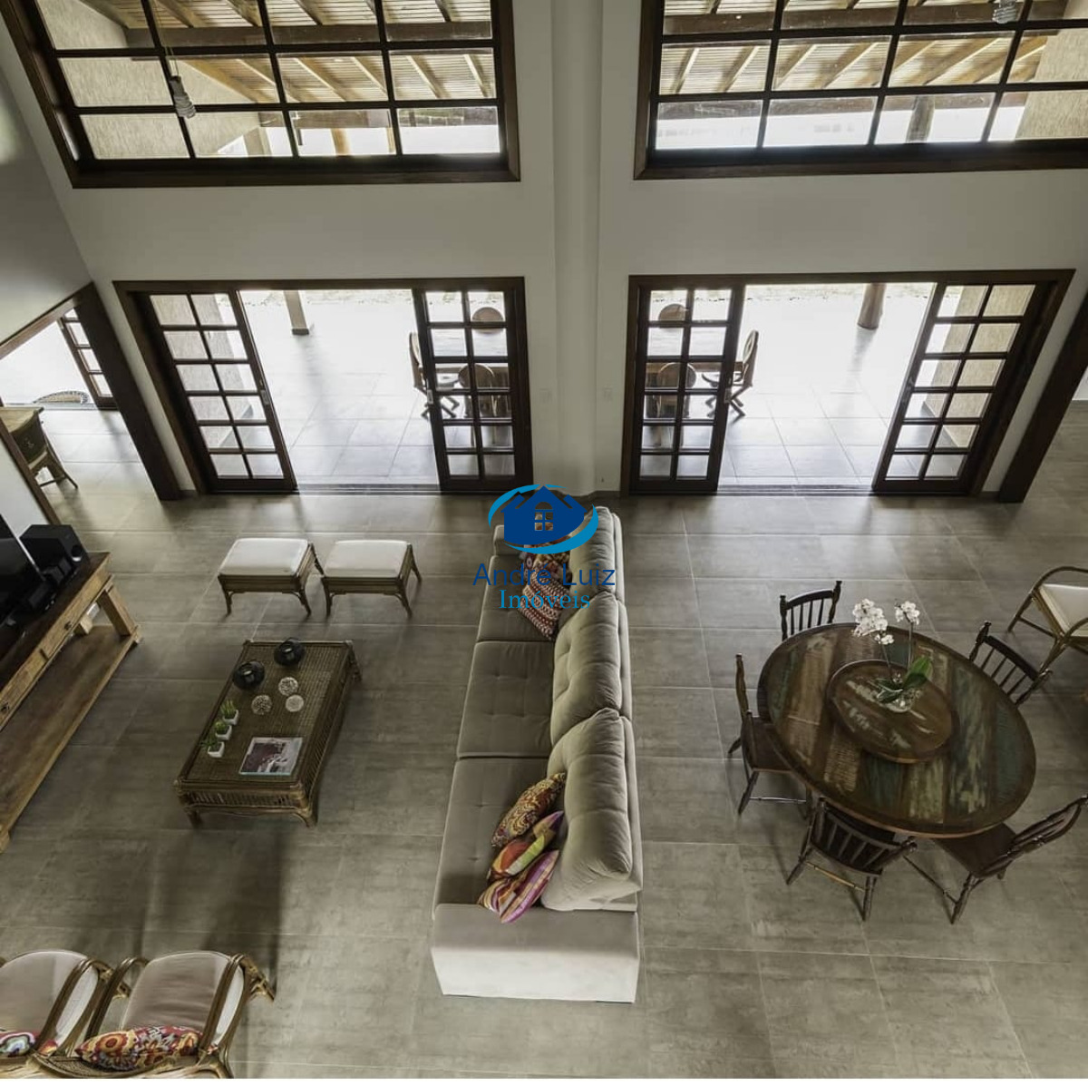 Casa de alto padrão à venda na ressaca